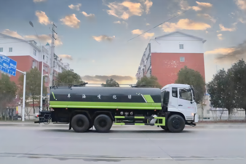 華通牌東風D17後雙橋灑水車